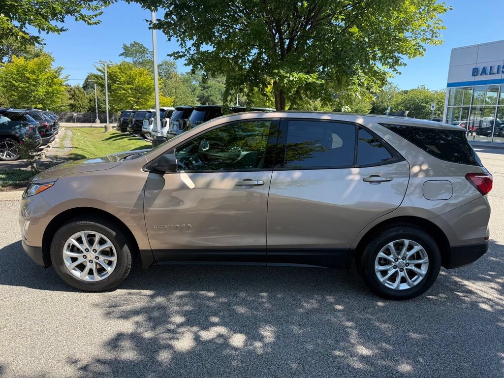 Used 2019 Chevrolet Equinox LS w/ LS Convenience Package AWD/4WD image 2
