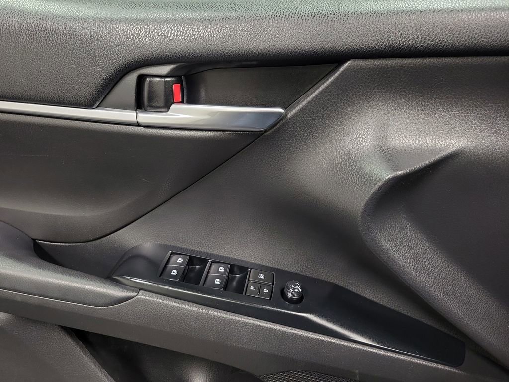 Used 2020 Toyota Camry LE image 18