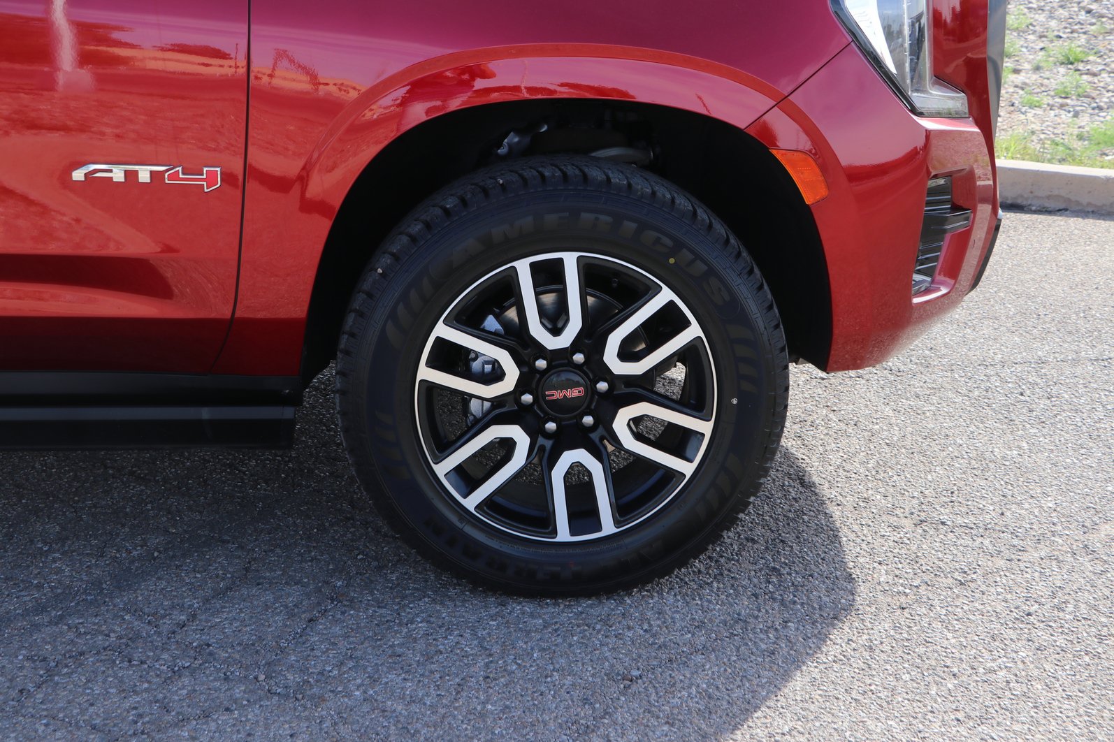 Used 2024 GMC Yukon AT4 w/ Technology Package AWD/4WD image 9