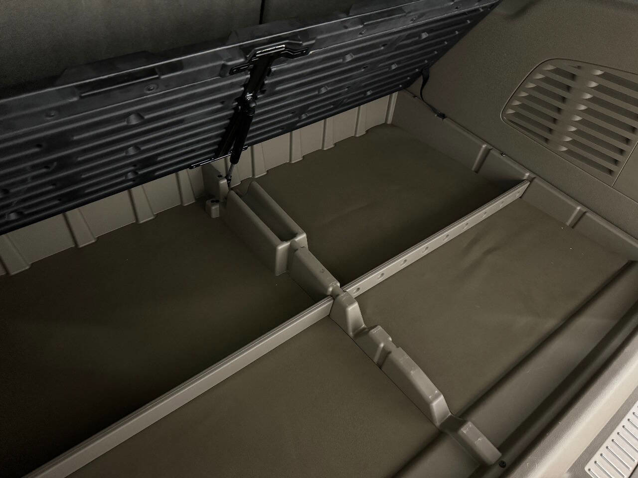 Used 2015 Chevrolet Suburban LTZ image 95