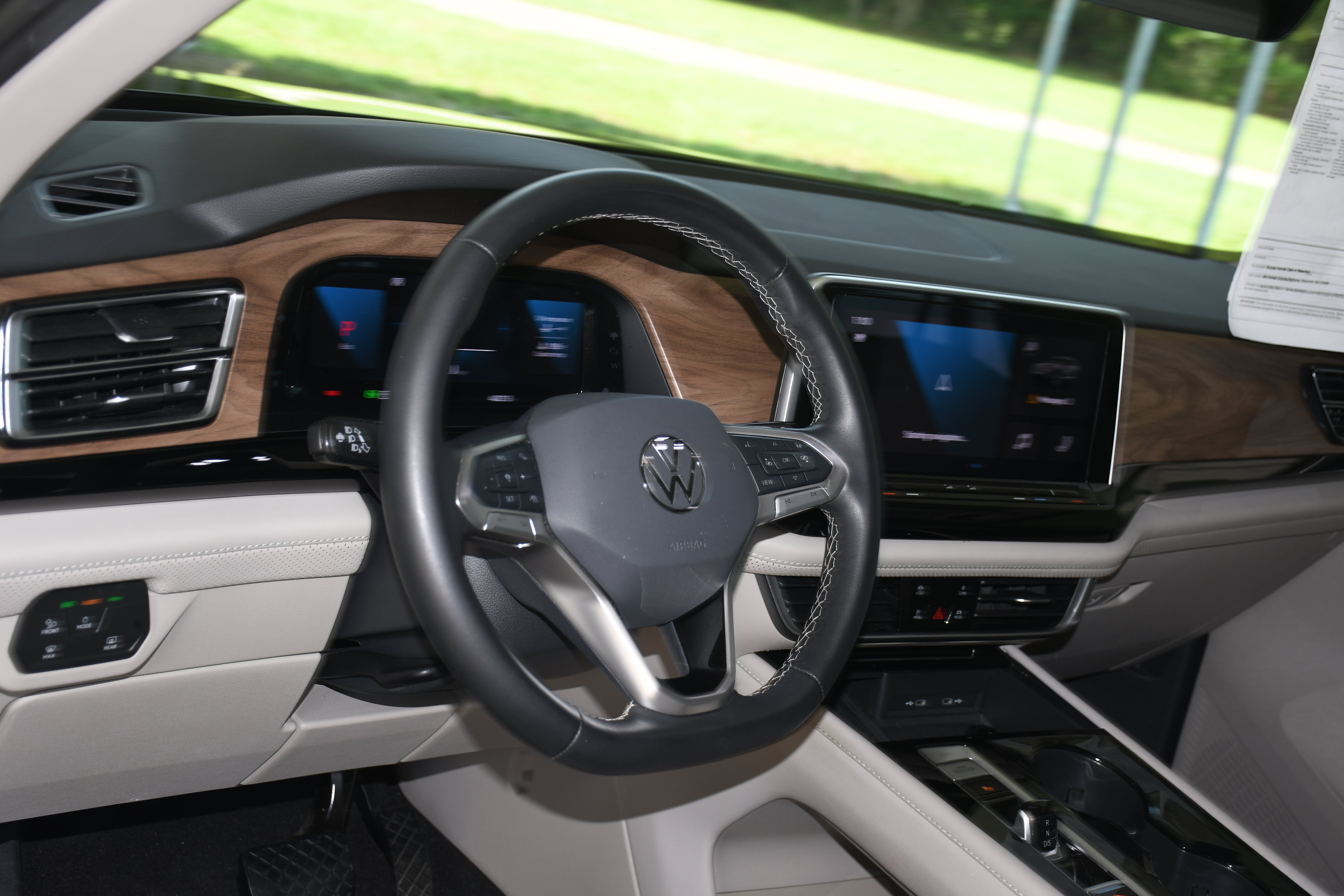 Used 2024 Volkswagen Atlas SE FWD image 9