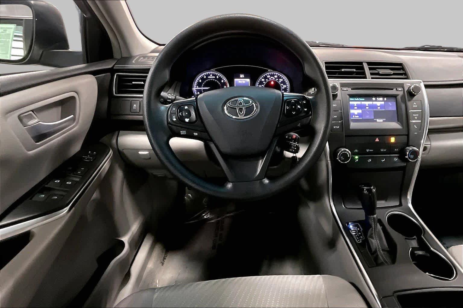 Used 2017 Toyota Camry LE FWD image 6