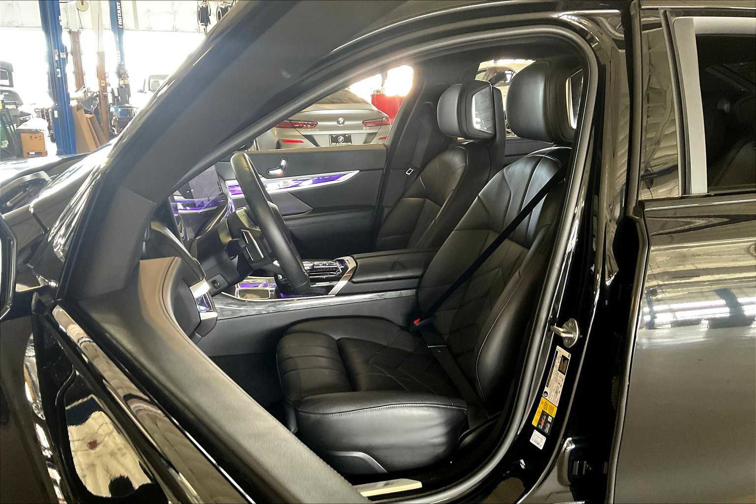 Used 2023 BMW i7 xDrive60 image 7