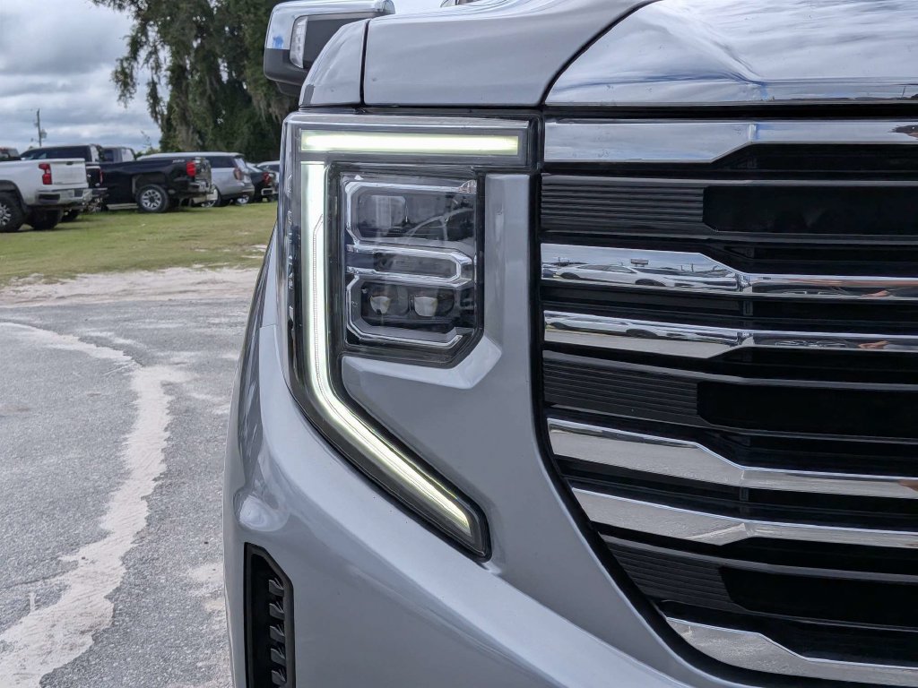 Used 2025 GMC Sierra 1500 SLT RWD image 9