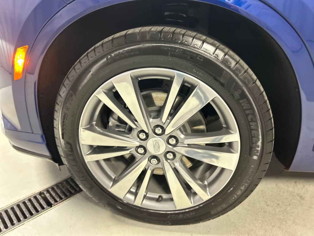 Used 2024 Cadillac XT6 Premium Luxury AWD/4WD image 9