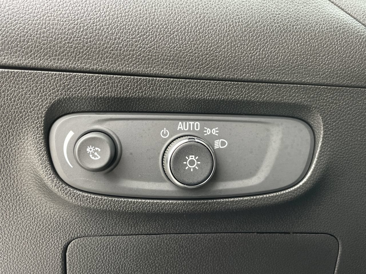 Used 2024 Buick Encore GX Avenir w/ Avenir Convenience Package AWD/4WD image 27