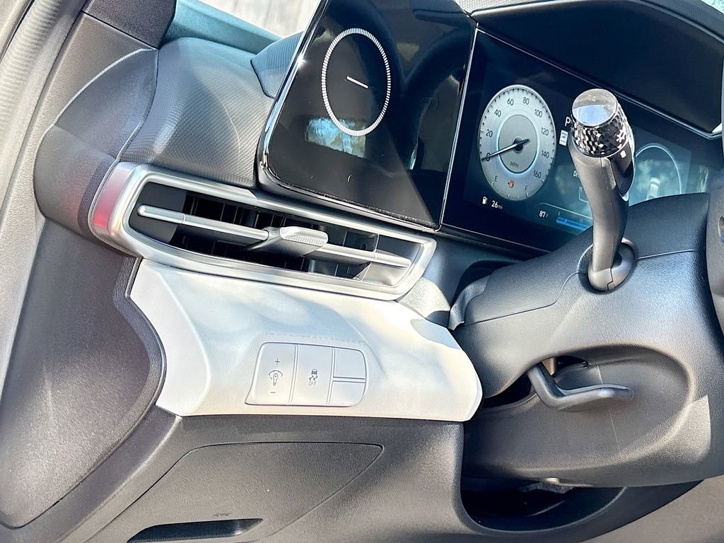 New 2025 Hyundai Elantra Limited image 10