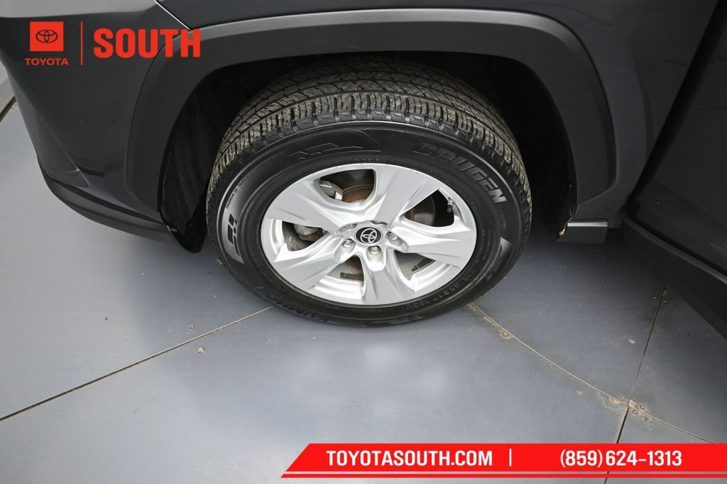 Used 2021 Toyota RAV4 LE AWD/4WD image 33