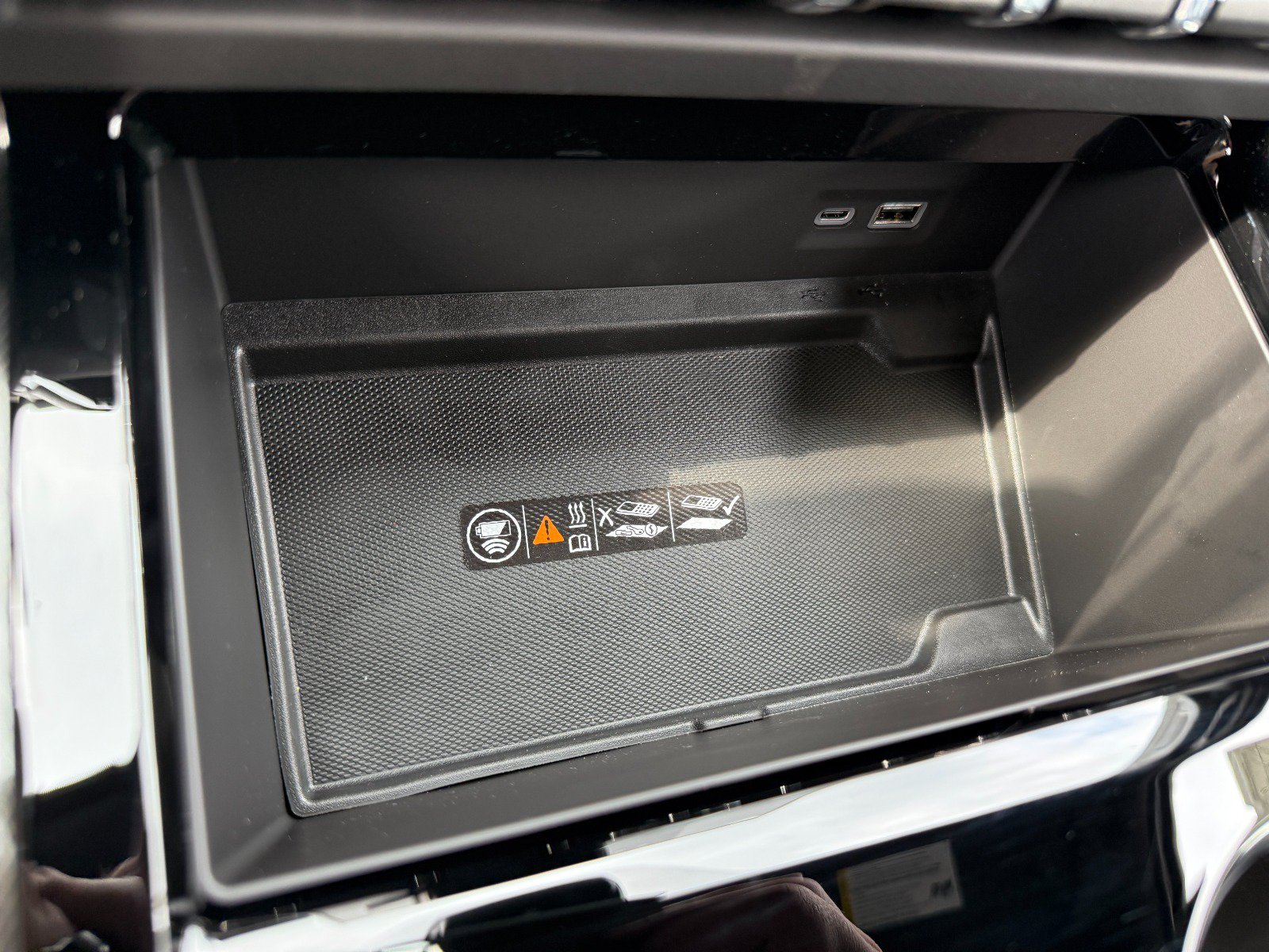 New 2026 GMC Yukon XL AT4 AWD/4WD image 36
