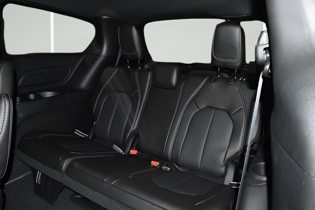 New 2026 Chrysler Pacifica Select w/ S Appearance Package FWD image 33