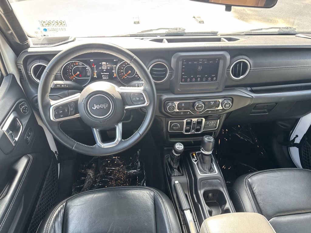 Used 2018 Jeep Wrangler Unlimited Sahara image 10