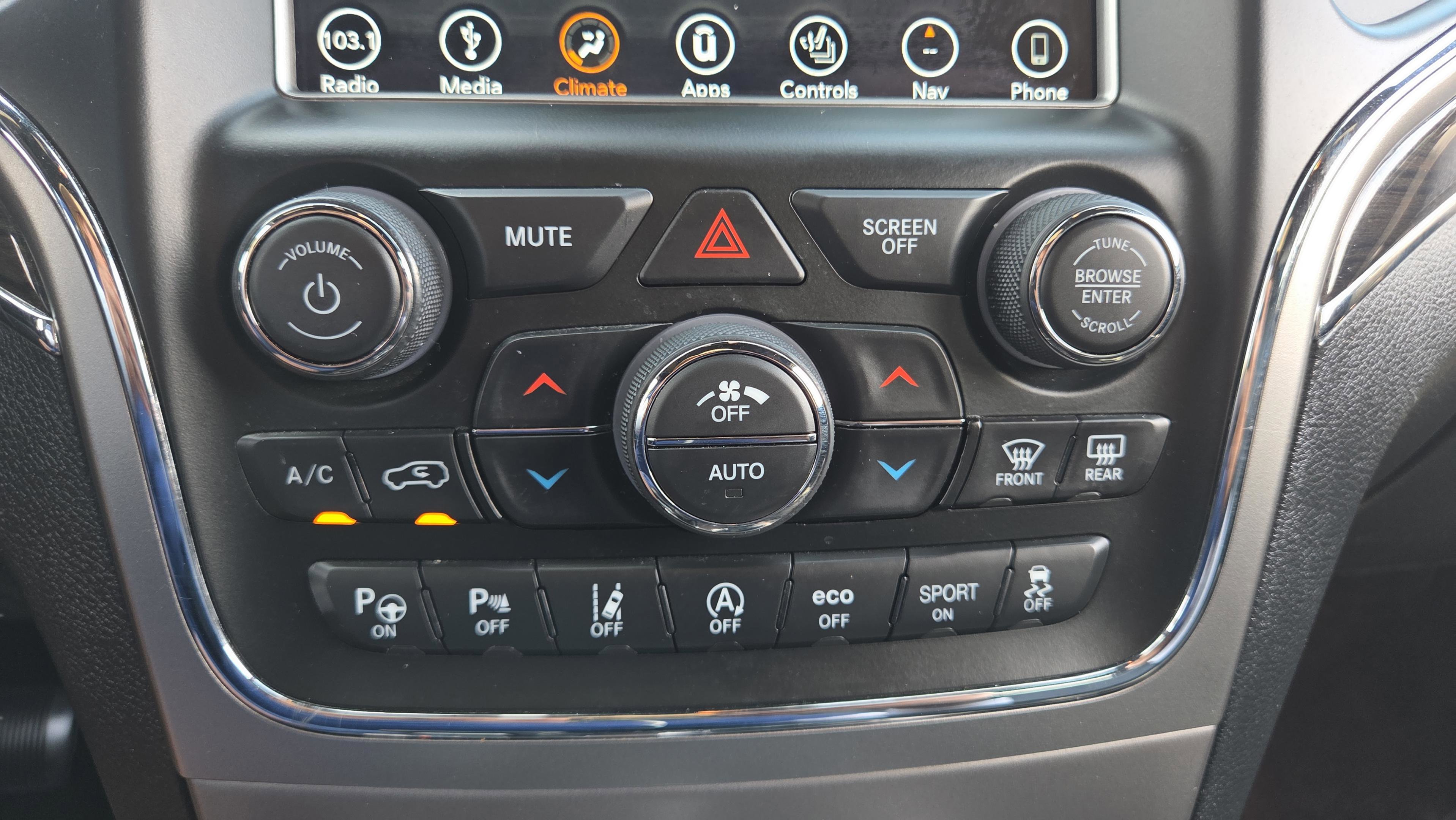 Used 2018 Jeep Grand Cherokee Overland AWD/4WD image 32