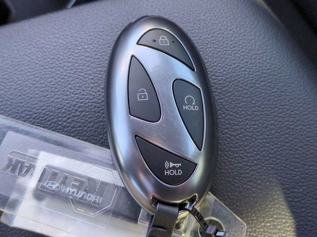 Certified 2025 Hyundai Elantra SEL image 30