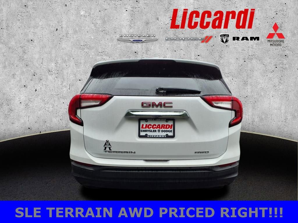 Used 2022 GMC Terrain SLE image 3