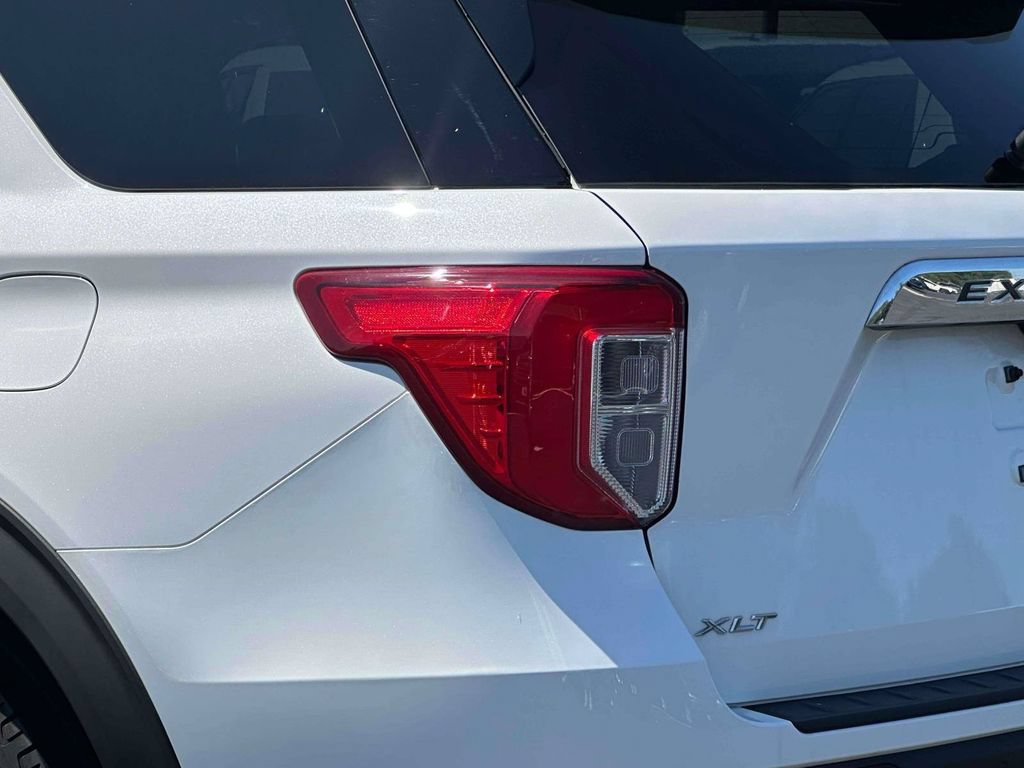 Used 2022 Ford Explorer XLT w/ Equipment Group 202A AWD/4WD image 9