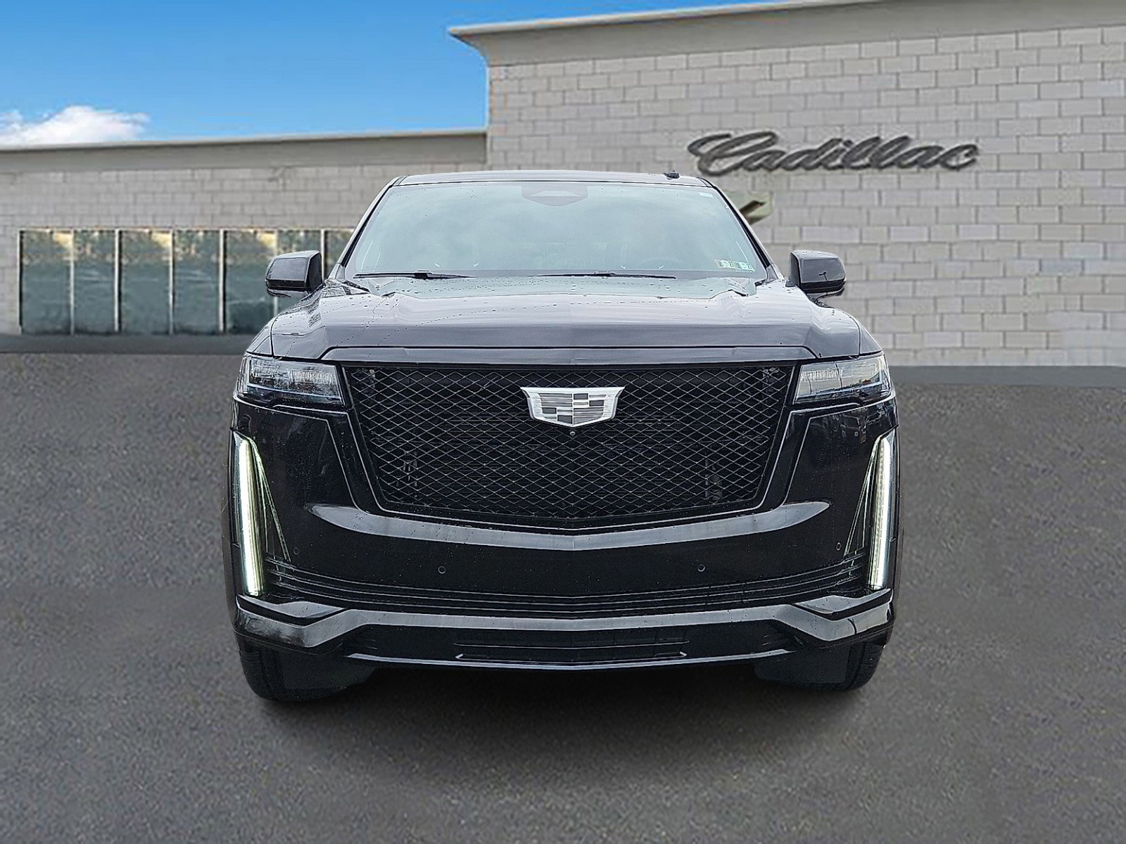 Used 2023 Cadillac Escalade Sport Platinum w/ LPO, ONYX Package image 2