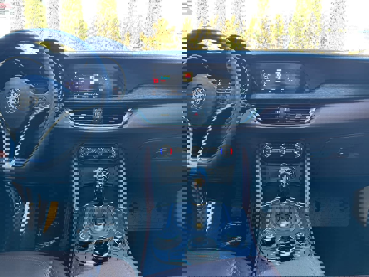 Used 2019 Alfa Romeo Stelvio w/ Nero Edizione image 15