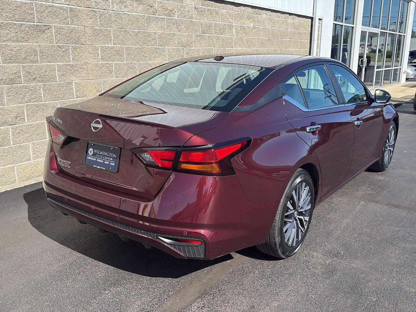Used 2025 Nissan Altima 2.5 SV FWD image 3