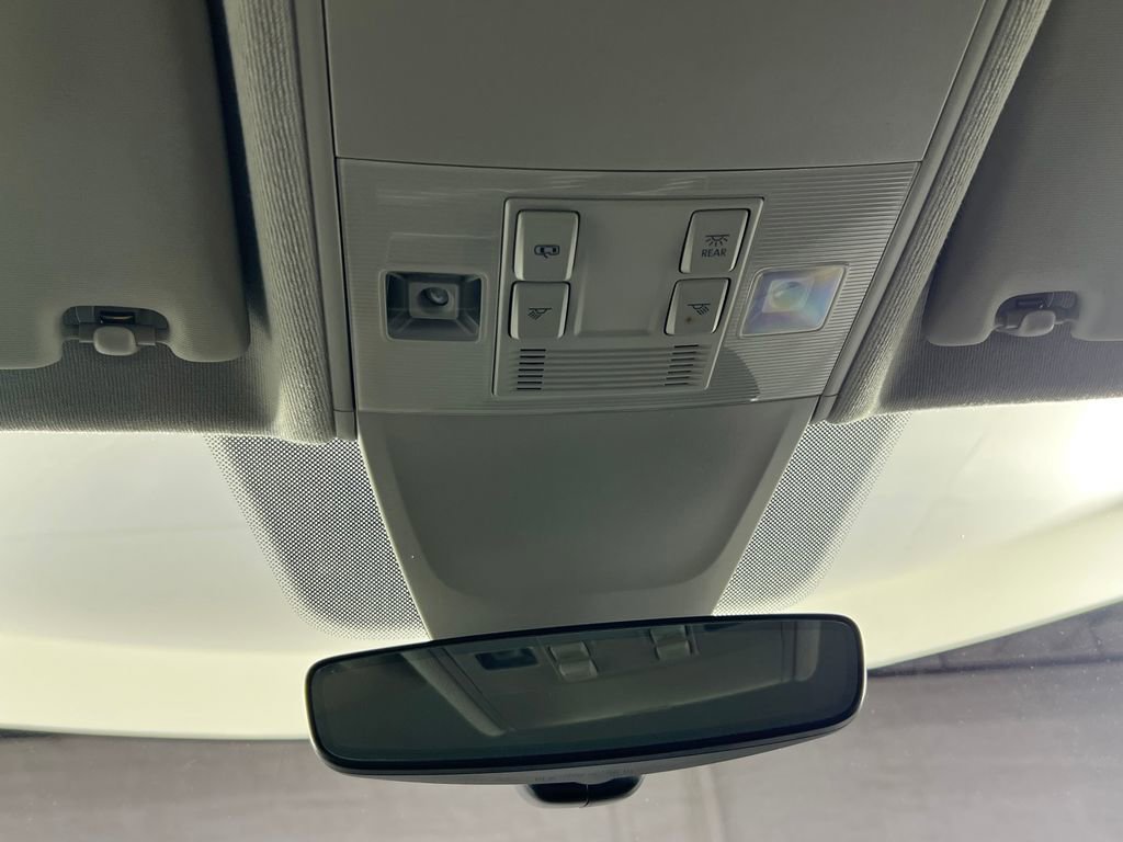 Used 2024 Volkswagen Tiguan SE image 19