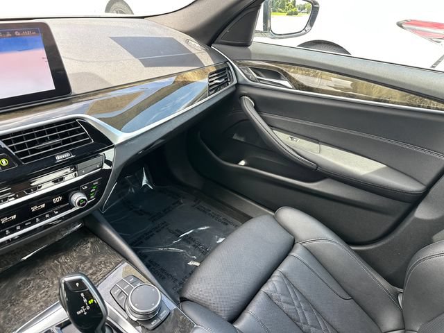 Used 2021 BMW 530e w/ Parking Assistance Package RWD image 29
