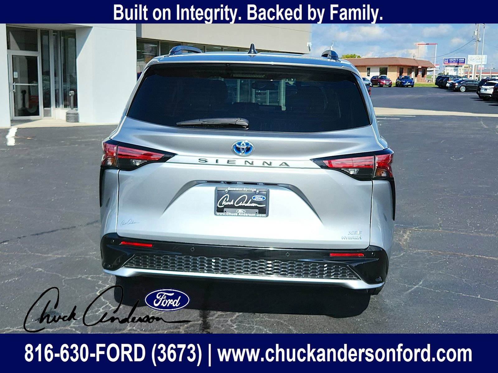 Used 2023 Toyota Sienna XSE w/ XSE Plus Package image 7