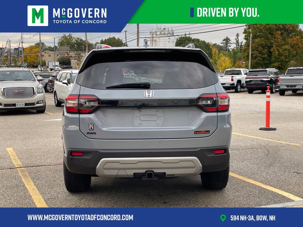 Used 2025 Honda Pilot TrailSport image 4
