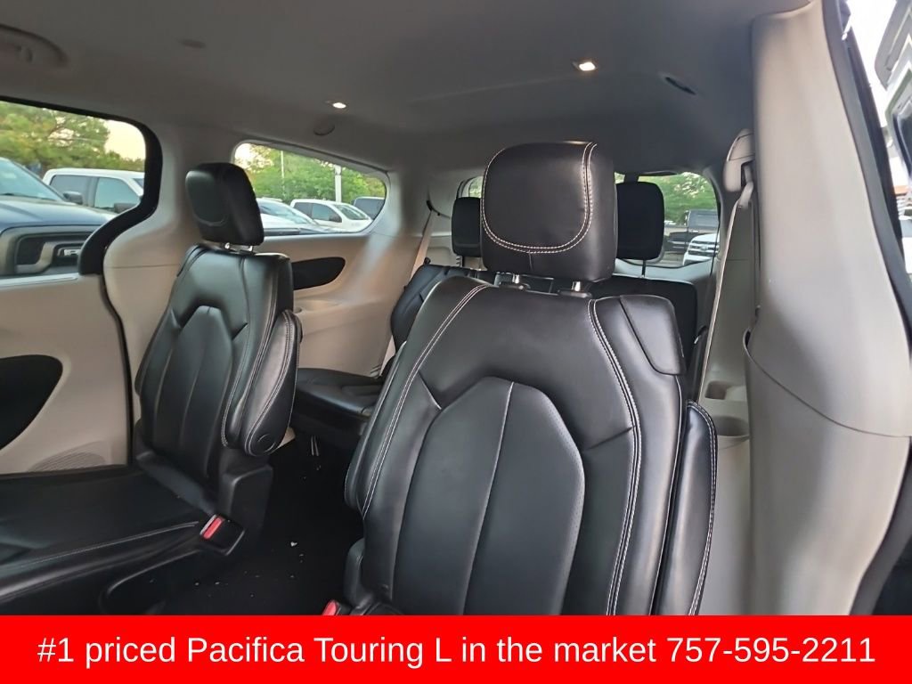 Used 2023 Chrysler Pacifica Touring-L image 11