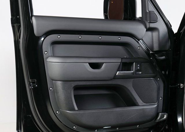 Used 2025 Land Rover Defender 110 S image 25