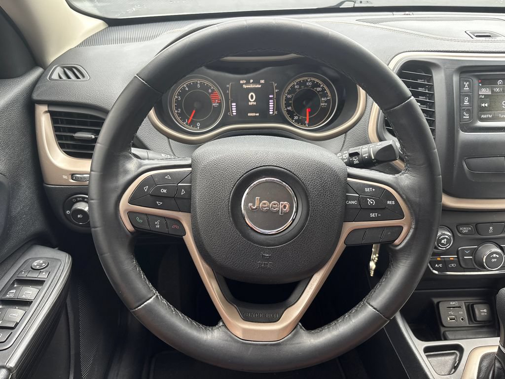 Used 2016 Jeep Cherokee Latitude FWD image 24