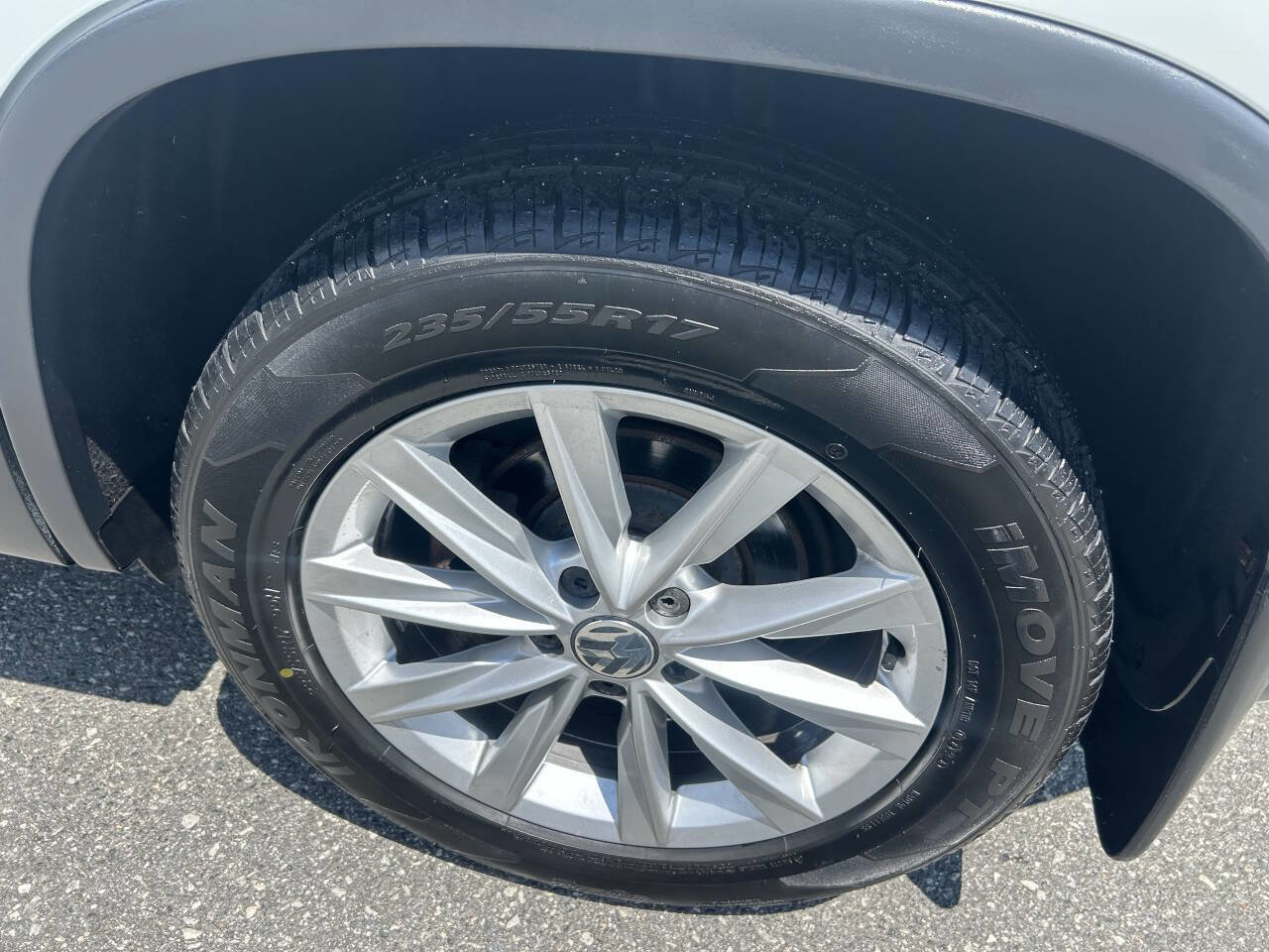 Used 2015 Volkswagen Tiguan SE image 17