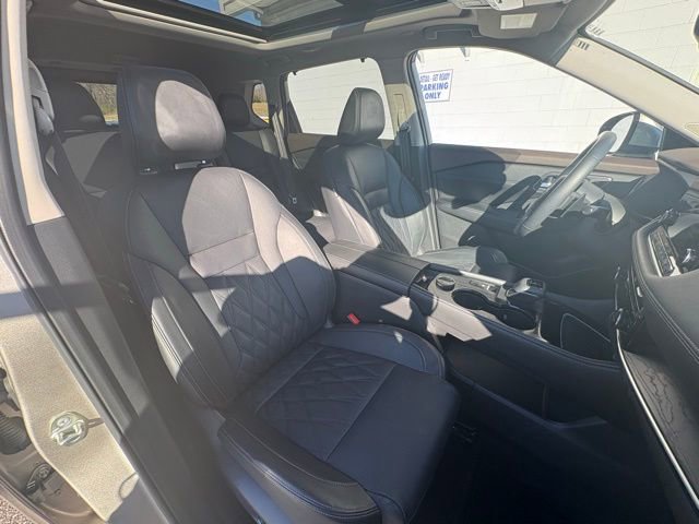 Used 2022 Nissan Rogue Platinum w/ Head-Up Display Package image 27