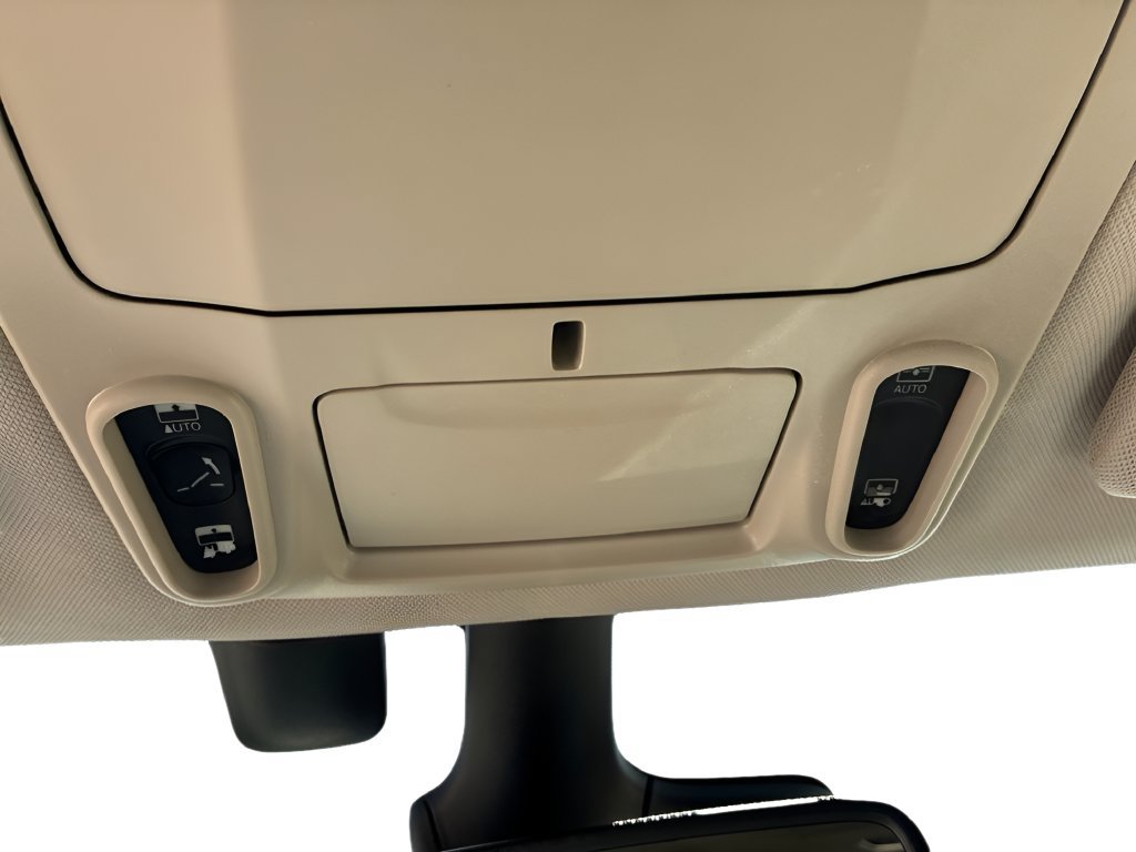 Used 2021 Chrysler Pacifica Limited w/ Premium & Safety Sphere Group AWD/4WD image 18