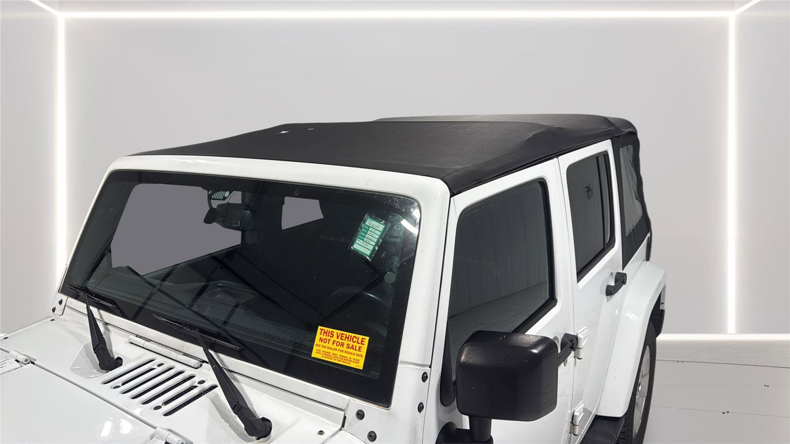 Used 2015 Jeep Wrangler Unlimited Sahara w/ Connectivity Group image 27