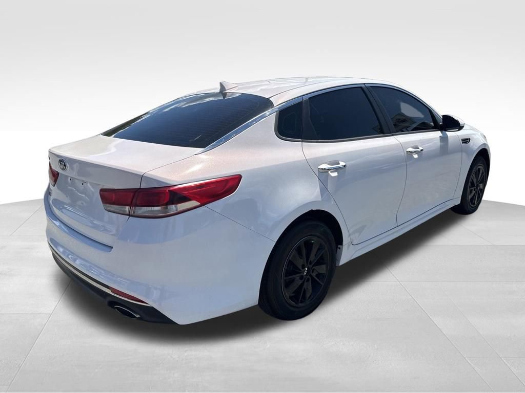 Used 2017 Kia Optima LX w/ Option Group 014 FWD image 5