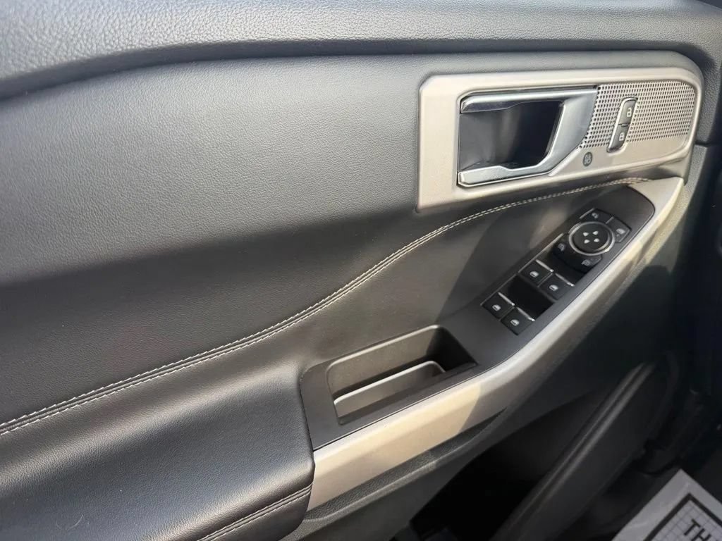 Used 2024 Ford Explorer Limited AWD/4WD image 12
