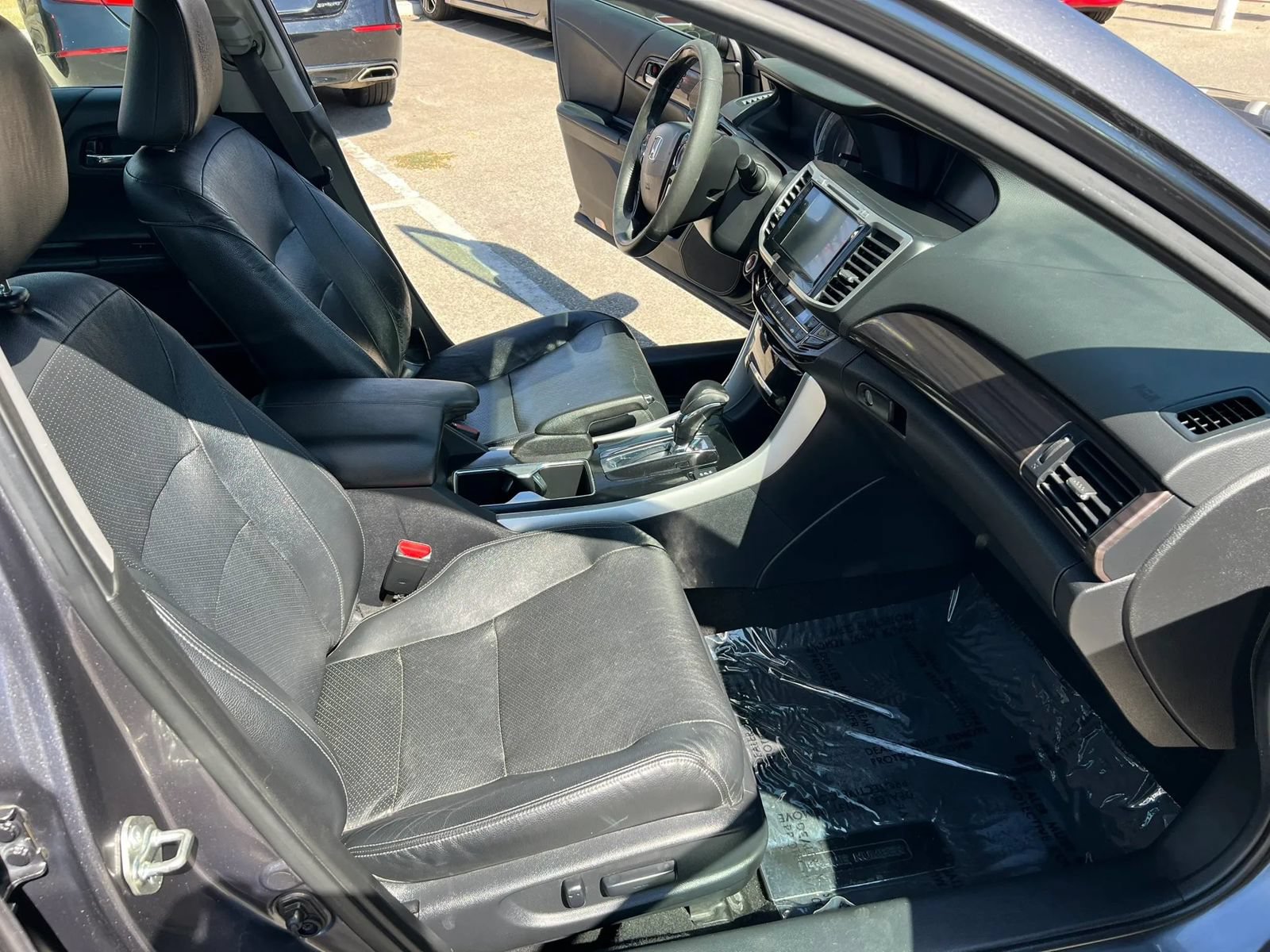 Used 2017 Honda Accord EX-L image 10