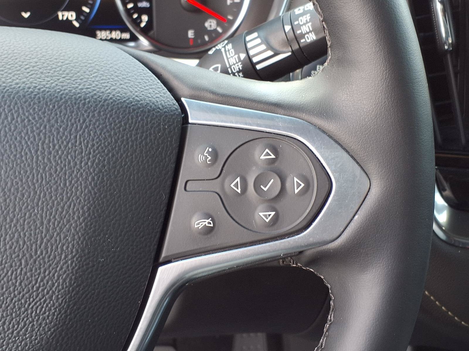 Used 2023 Chevrolet Traverse Premier FWD image 24