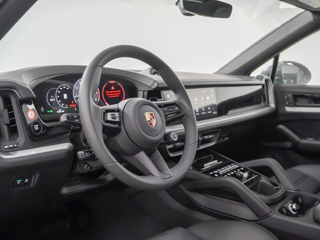 Certified 2025 Porsche Cayenne Coupe image 4