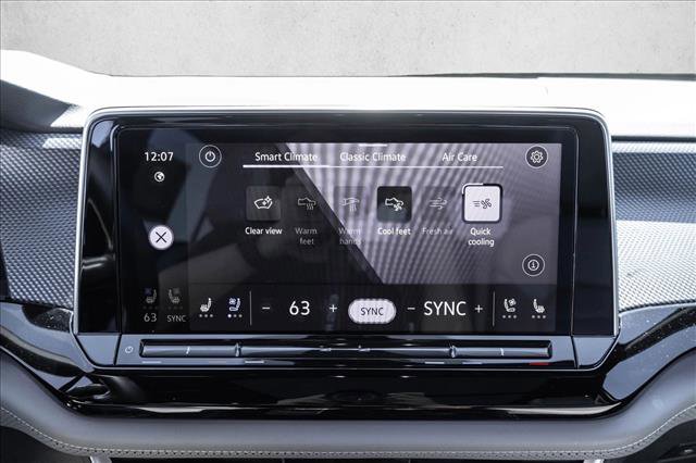 Used 2024 Volkswagen Atlas Cross Sport SEL R-Line AWD/4WD image 19