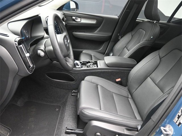 Used 2024 Volvo XC40 B5 Plus w/ Protection Package Premier image 18