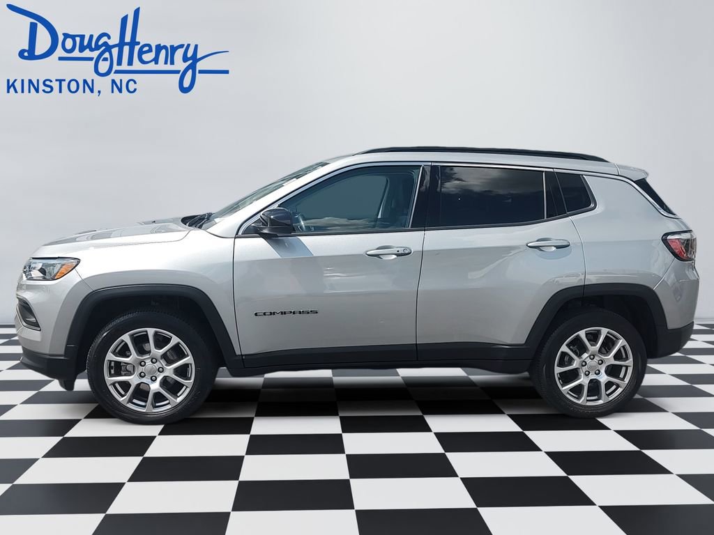 Used 2022 Jeep Compass Latitude AWD/4WD image 2