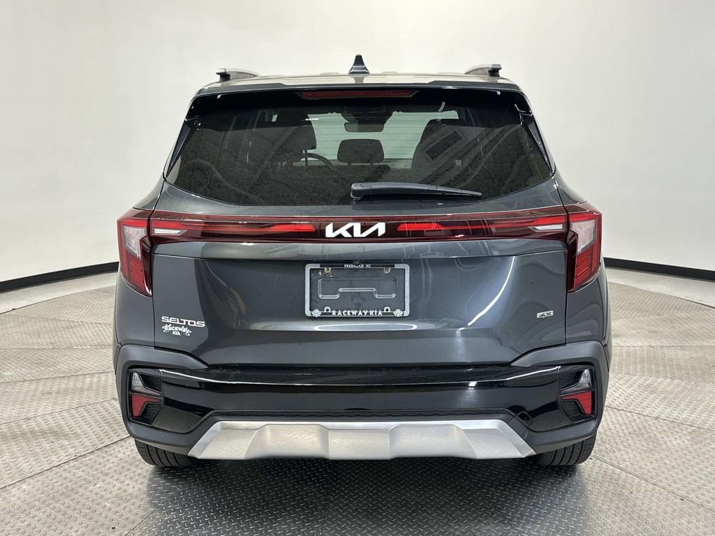 Used 2024 Kia Seltos EX image 6
