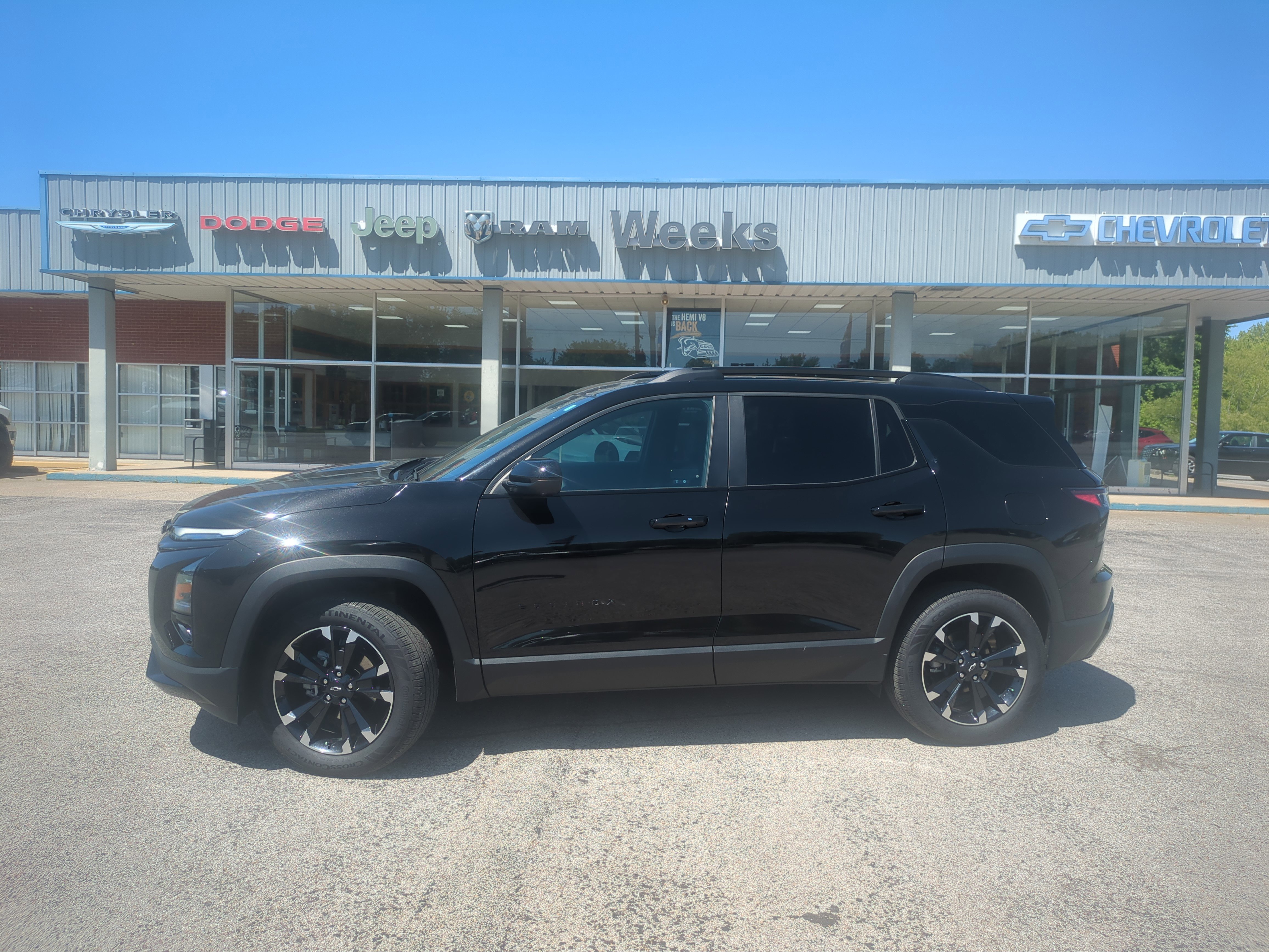 Used 2025 Chevrolet Equinox RS w/ Safety and Technology Package FWD image 2