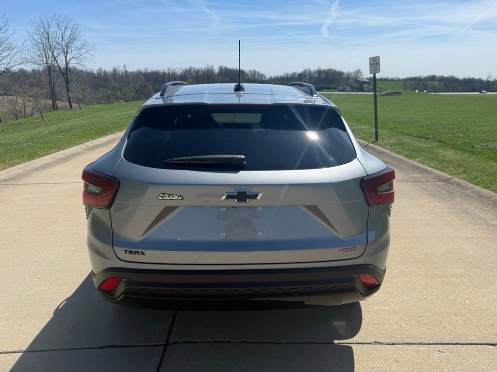 Used 2025 Chevrolet Trax RS w/ Driver Confidence Package image 4