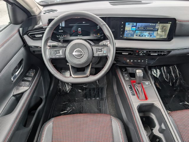 Used 2025 Nissan Kicks SR w/ Illumination Package FWD image 17