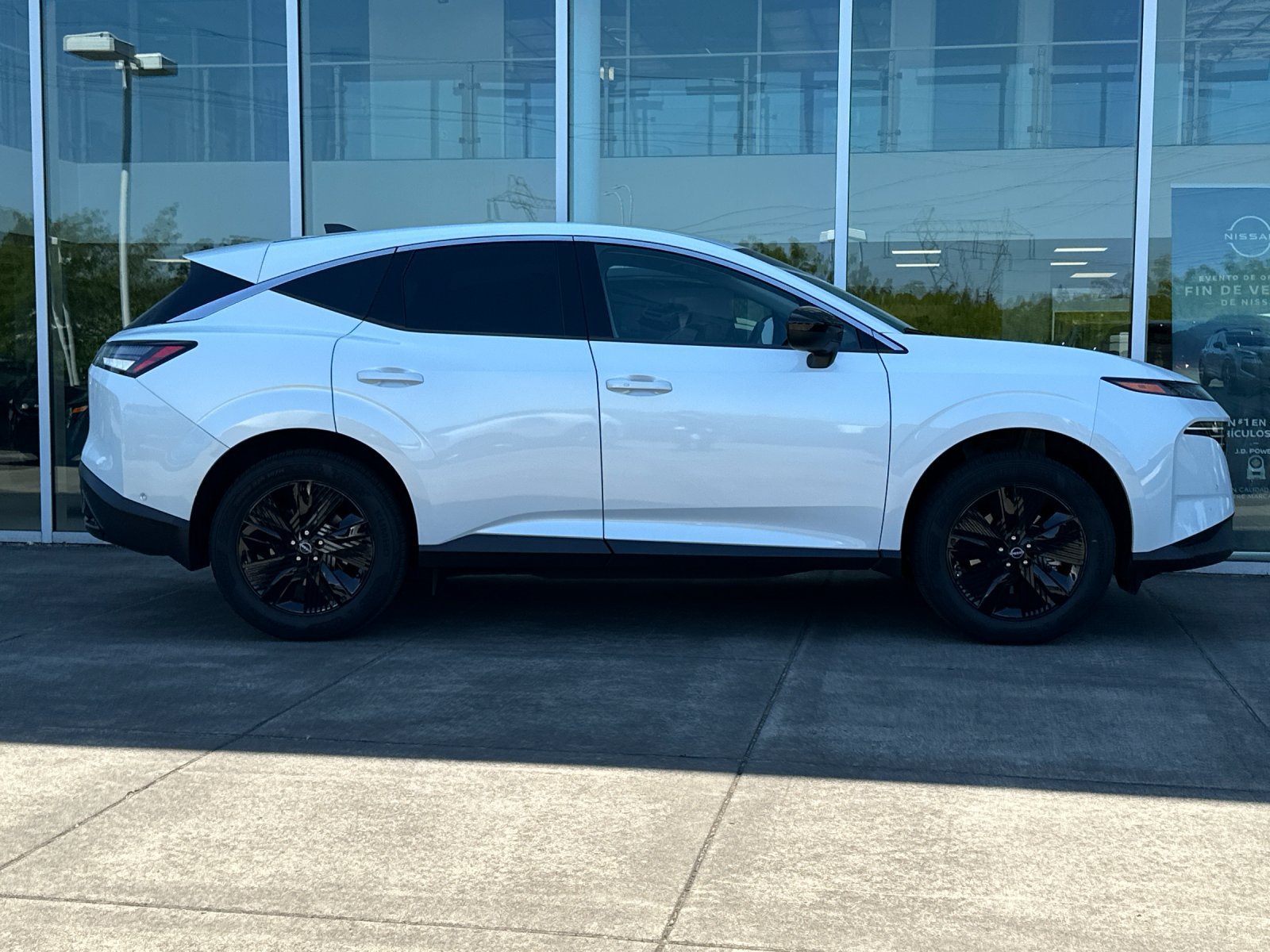 Certified 2025 Nissan Murano SV AWD/4WD image 3