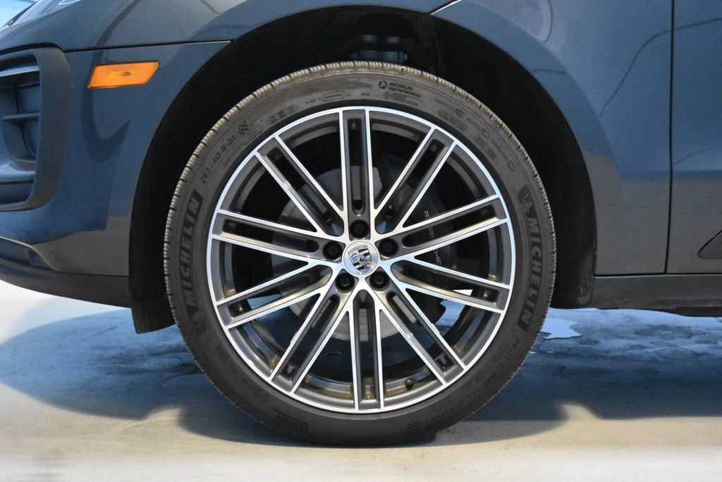 Certified 2025 Porsche Macan image 27
