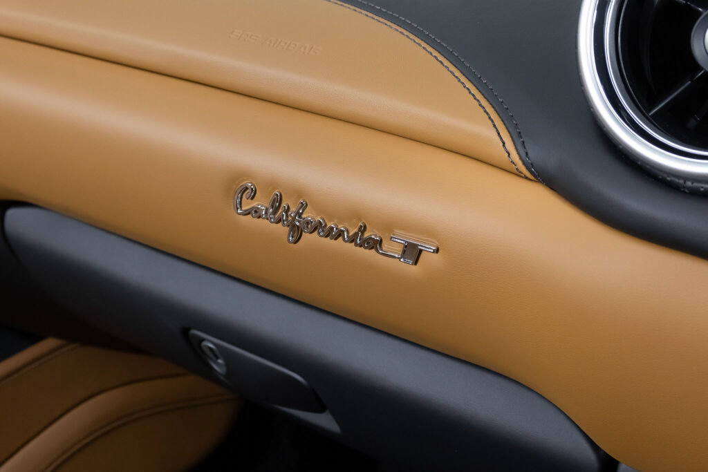Used 2016 Ferrari California T RWD image 40
