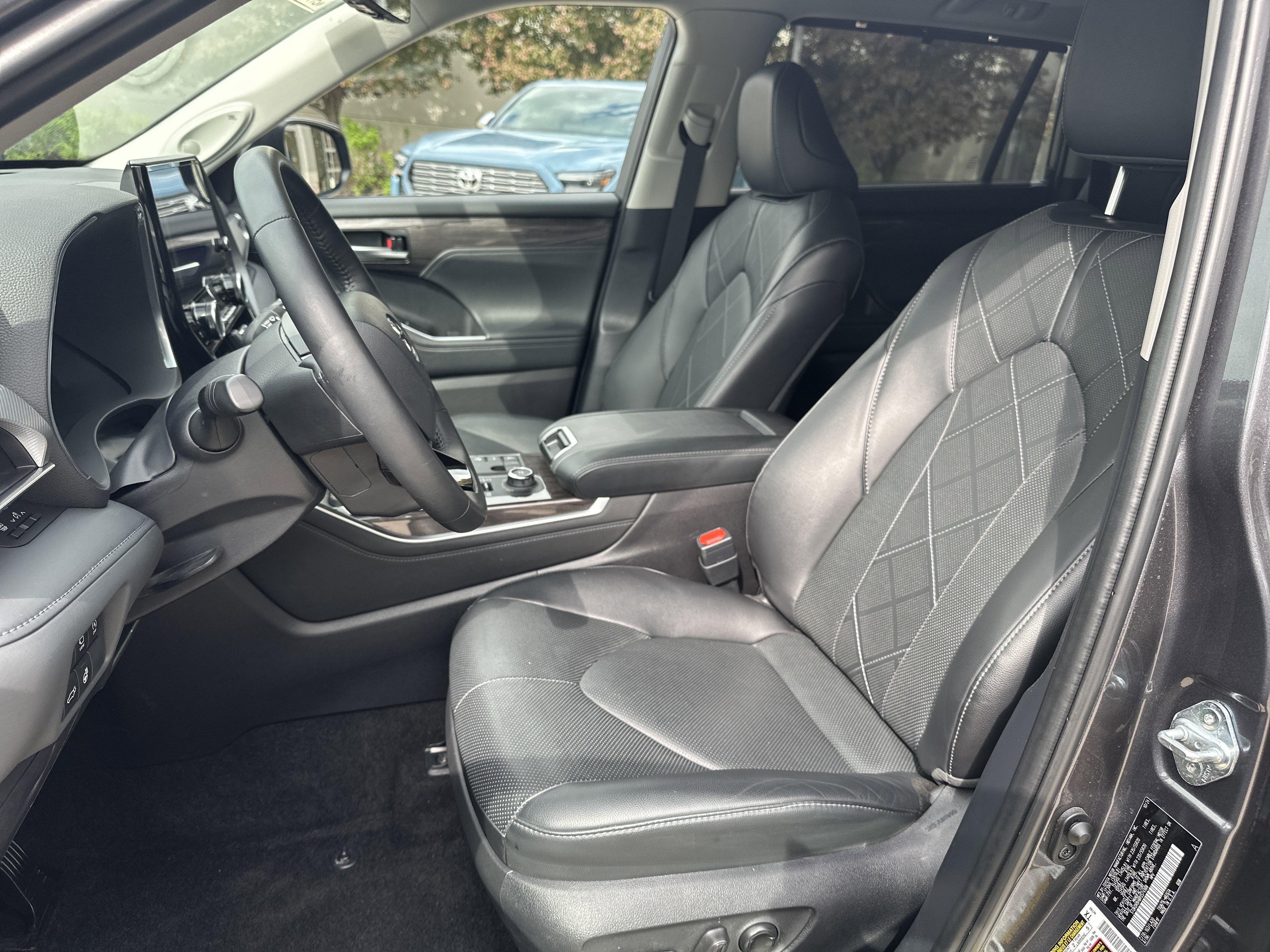 Used 2024 Toyota Highlander Platinum AWD/4WD image 15