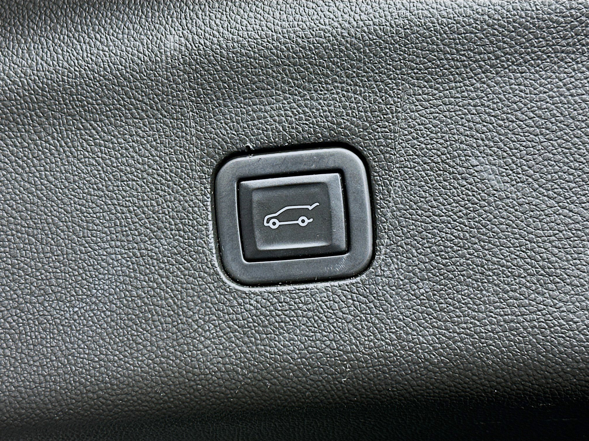 Used 2024 Buick Enclave Essence image 30